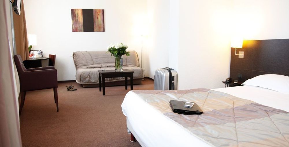 Brit Hotel Du Stade Rennes Ouest Bagian luar foto