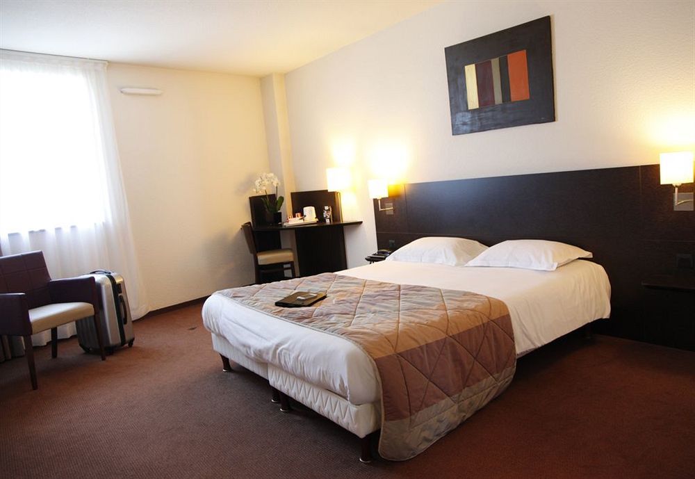 Brit Hotel Du Stade Rennes Ouest Bagian luar foto