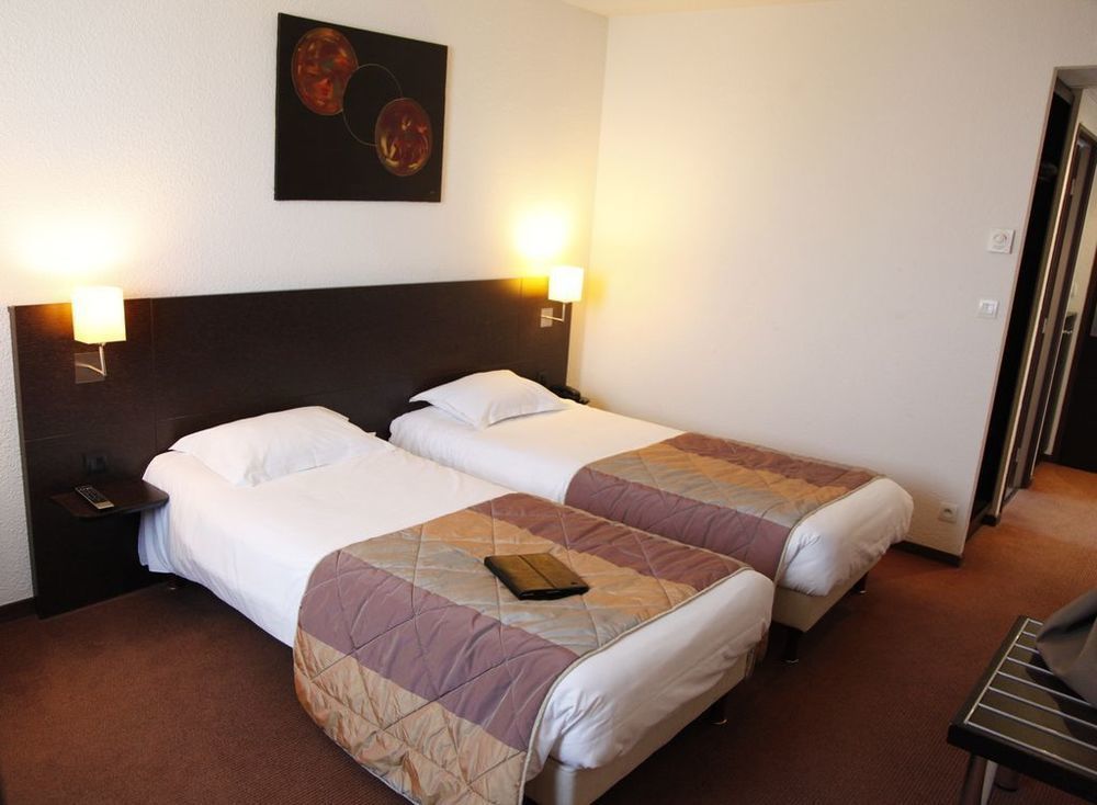 Brit Hotel Du Stade Rennes Ouest Bagian luar foto