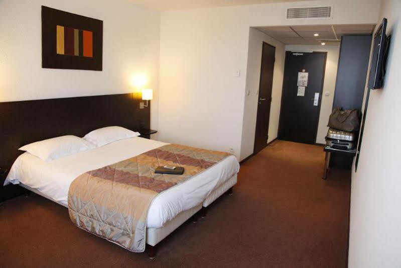 Brit Hotel Du Stade Rennes Ouest Bagian luar foto